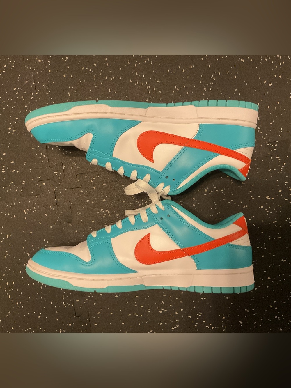 Nike Men’s Low-Top Sneakers in White, Teal & Orange - Picture 4 of 6